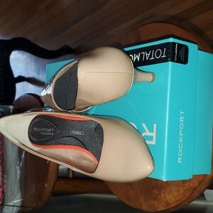 ROCKPORT Women's Kalila Pump - Nude Patent Kitten Heel 9